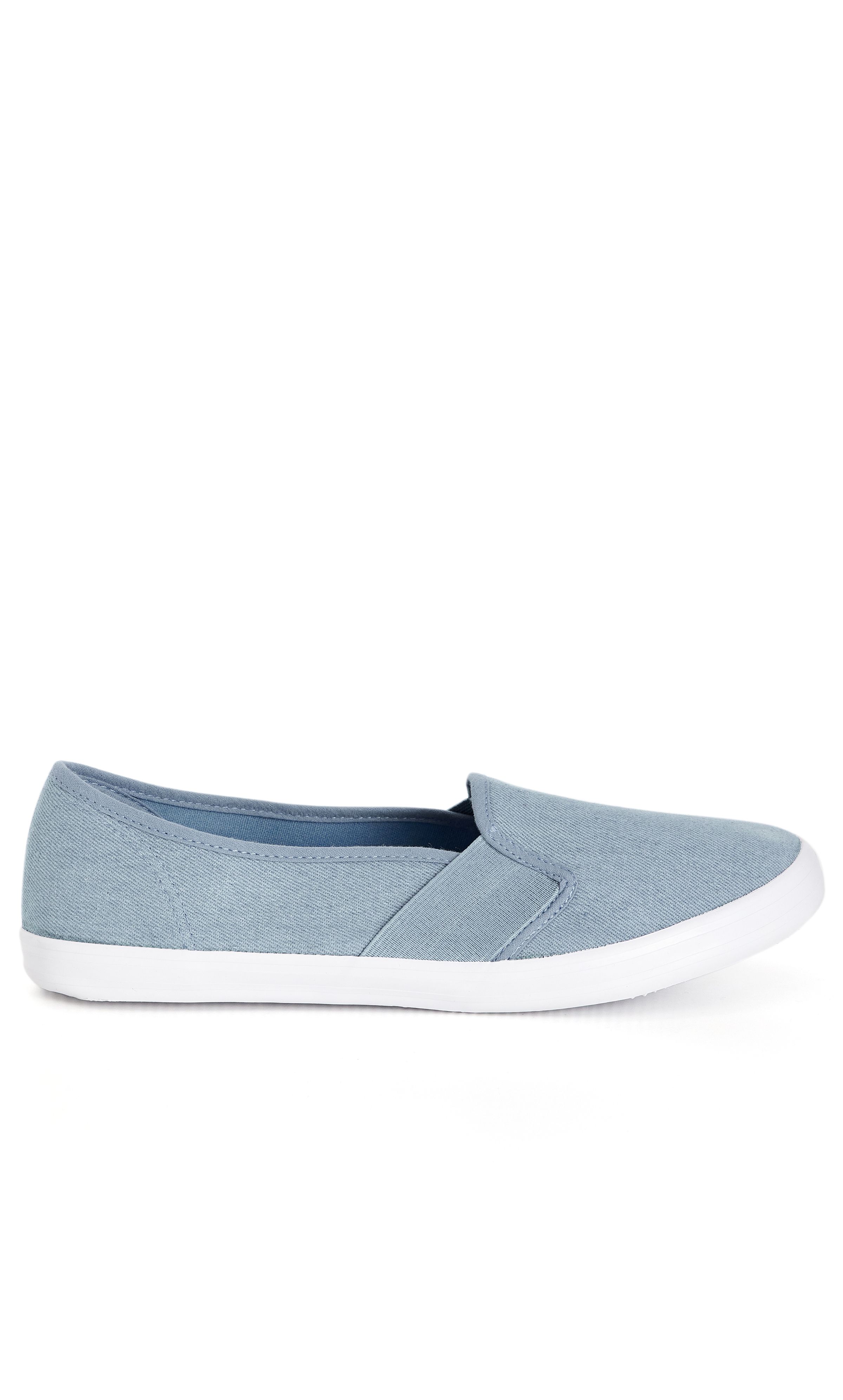 Our Denim Skater is a laidback casual staple, perfect for those off-duty days. Offering a chic denim fabrication and comfortable extra wide fit, this versatile pair will see you through shopping days, errand runs and coffee dates alike. Key Features Include: - Round toe - Elastic side gussets - Denim upper - Slip on style - Contrast sole For a go-to weekend look, team with a crisp slogan tee and skinny jeans.