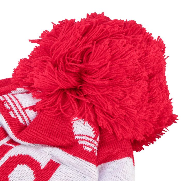 Mens adidas Originals Adicolor Pompom Beanie  Red. <BR><BR>- Classic branding.<BR>- Adjustable back strap with D-ring closure.<BR>- 100% Acrylic. <BR>- Ref: ED8763.