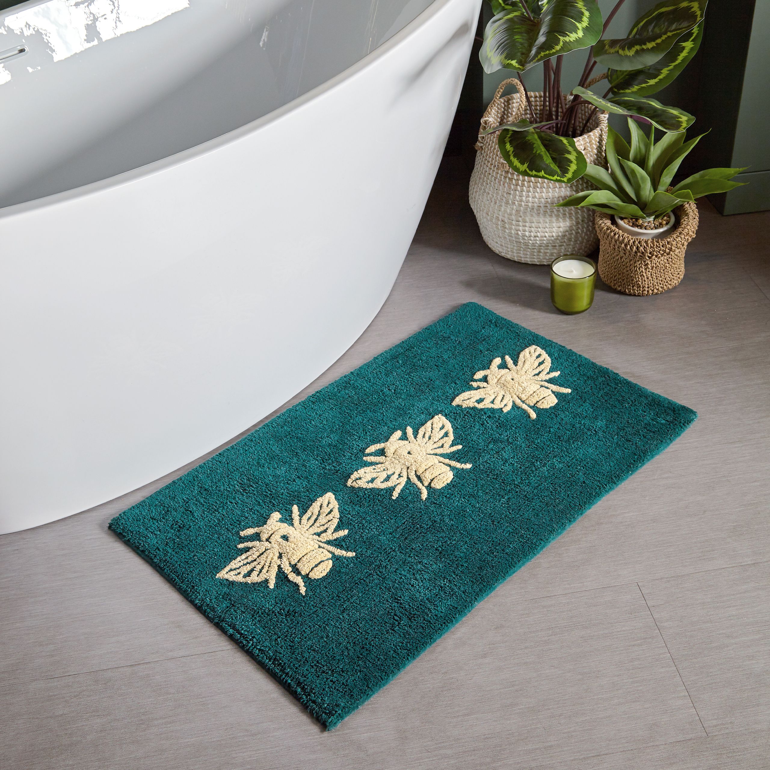 Featuring a tufted Bumblebee design on a emerald green cotton fabric. Made from 100% Cotton, making this bath mat incredibly soft under foot. This bath mat has an anti-slip quality, keeping it securely in place on your bathroom floor. The 1800 GSM ensures this bath mat is super absorbent preventing post-bath or shower puddles.