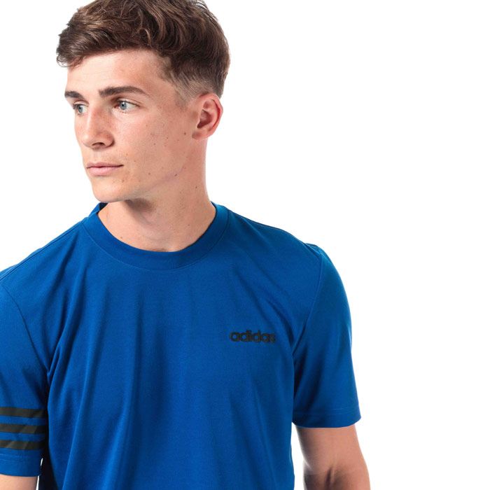 Mens adidas Motion Tech T-Shirt in collegiate royal - black.<BR><BR>- climacool helps keep you cool and dry.<BR>- Crew neck.<BR>- Short sleeves.<BR>- Breathable mesh back panel.<BR>- adidas linear logo printed at left chest.<BR>- Wraparound 3-Stripes at right sleeve.<BR>- Regular fit.<BR>- Main material: 100% Polyester.  Machine washable.<BR>- Ref: EI9773