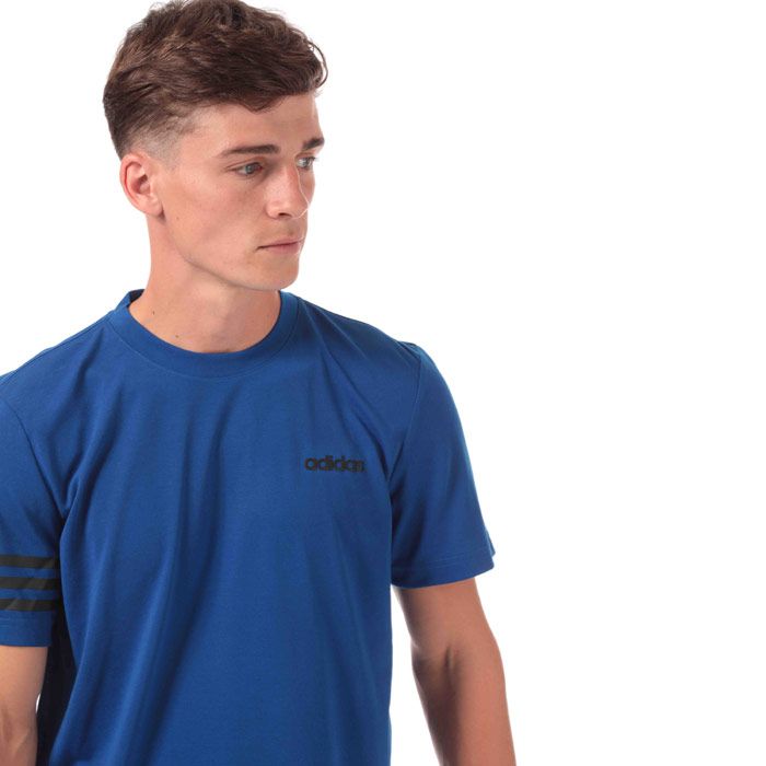 Mens adidas Motion Tech T-Shirt in collegiate royal - black.<BR><BR>- climacool helps keep you cool and dry.<BR>- Crew neck.<BR>- Short sleeves.<BR>- Breathable mesh back panel.<BR>- adidas linear logo printed at left chest.<BR>- Wraparound 3-Stripes at right sleeve.<BR>- Regular fit.<BR>- Main material: 100% Polyester.  Machine washable.<BR>- Ref: EI9773