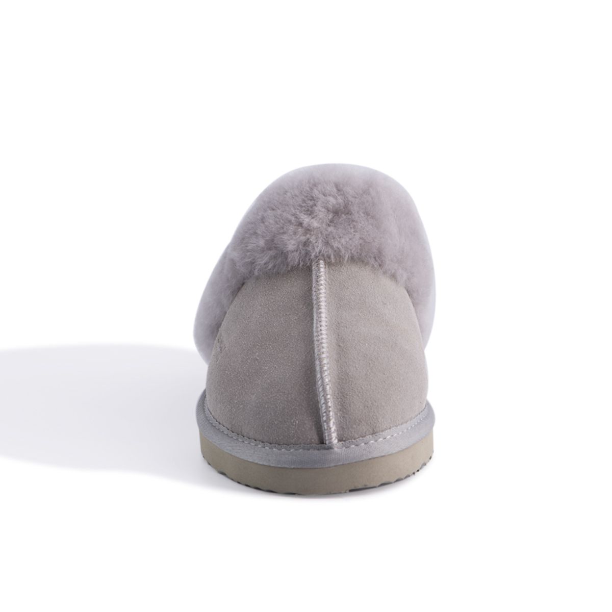 DETAILS





Cosy and snug, easy slip-on slipper

Soft premium genuine Australian Sheepskin wool lining
Full premium leather Suede upper with Australian sheepskin insole
Sustainably sourced and eco-friendly processed
Unisex sheepskin slipper - can be worn day and night
Soft EVA outsole - extra cushioning and lightweight
Firm wool pelt for superior warmth
100% brand new and high quality, comes in a branded box, suitable for gift