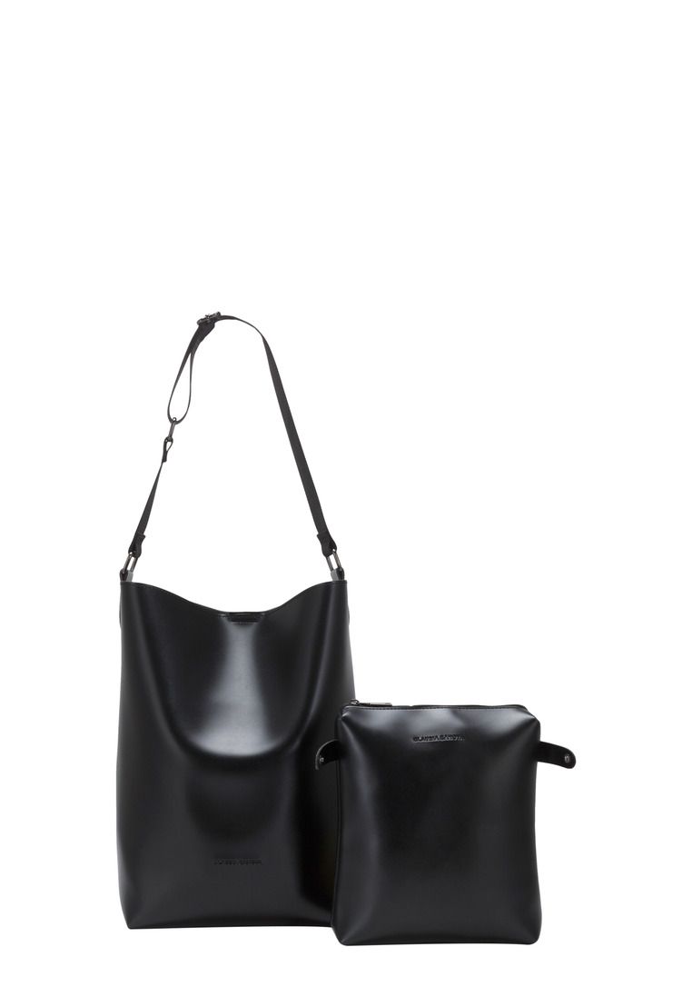 With its unique silhouette and minimalistic design the Leigh Bucket Style Shoulder Bag is bound to become your new staple bag of the season. This wardrobe favourite has ample storage space, giving you the ultimate choice to match any fit. Features: , Unlined smooth PU, Claudia Canova blind debossed logo, Soft and flexible shape, Removable inner pouch with zip fastening, Double front pocket detail, Mag-dot fastening Style Ref: 84314 BLACK