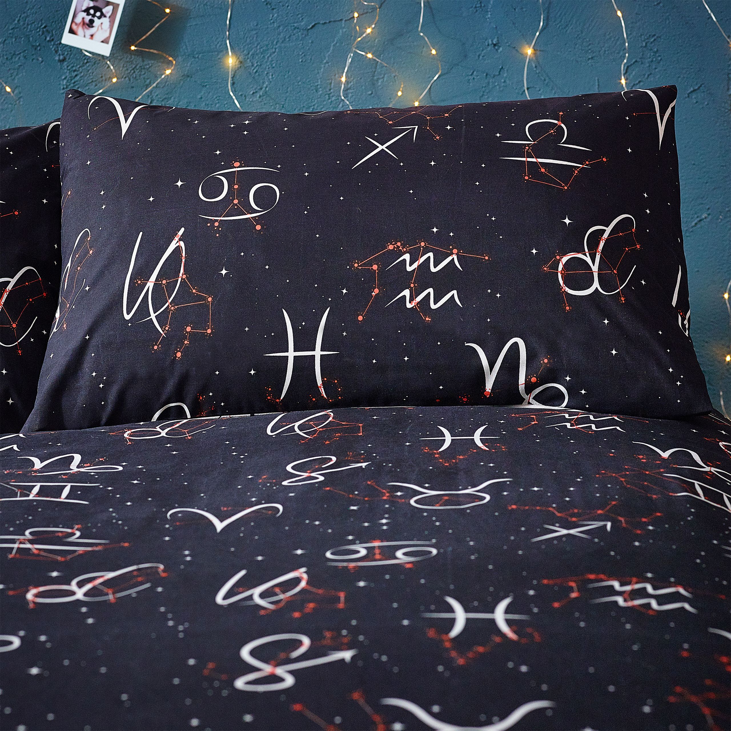 What is your zodiac sign? This zodiac inspired duvet set featuring all the zodiac signs surrounded by star constellations. The design continues to the reverse on a neutral base so you can switch the look when you need to. Have the best night’s sleep with this celestial-themed duvet set.