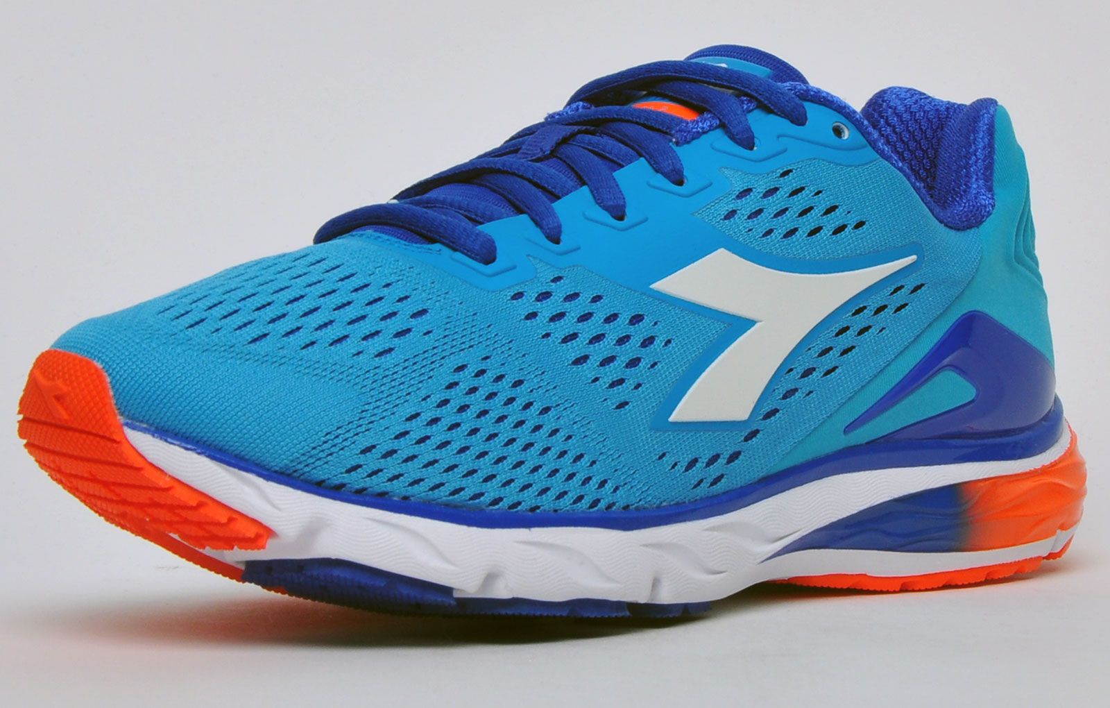diadora mythos blushield hip 2