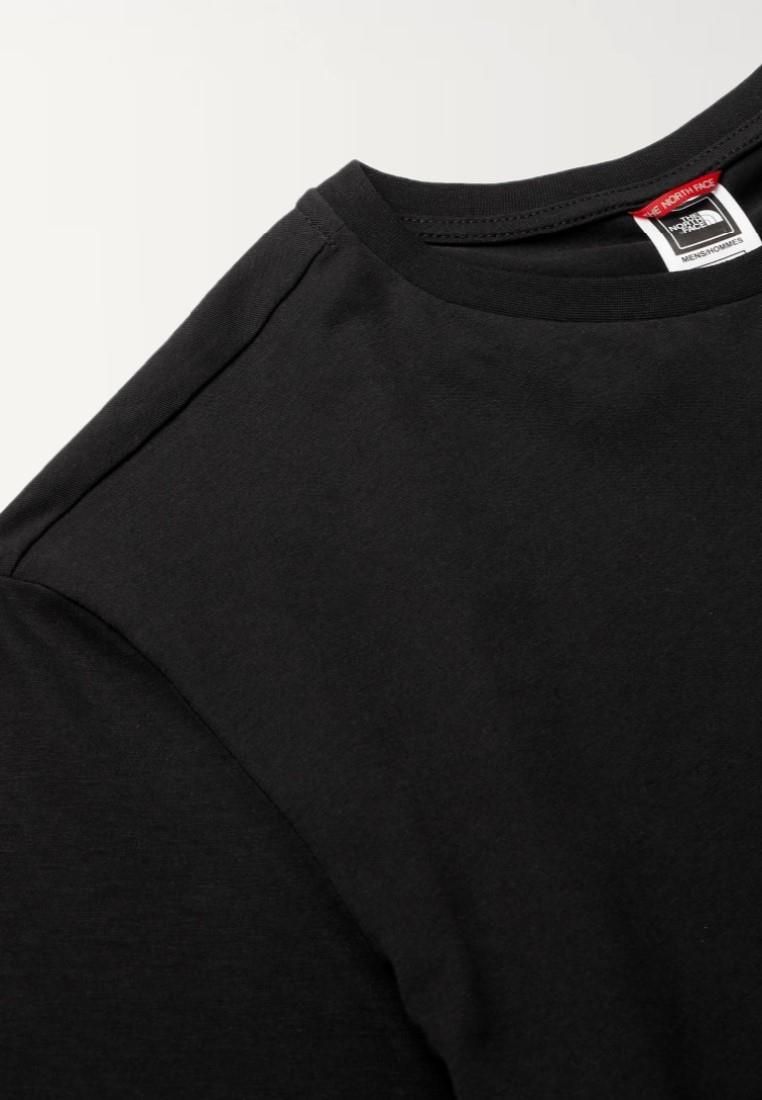 Men’s ‘simple Dome’ T-shirt from the North Face.         
Crafted From Soft Pure Cotton.         
The Classic Tee Features a Ribbed Knit Crew Neck, Short Sleeves, and a Straight Hem.         
Complete With a The North Face Logo to the Chest and Rear.         
Woven Branded Tab at the Hem.