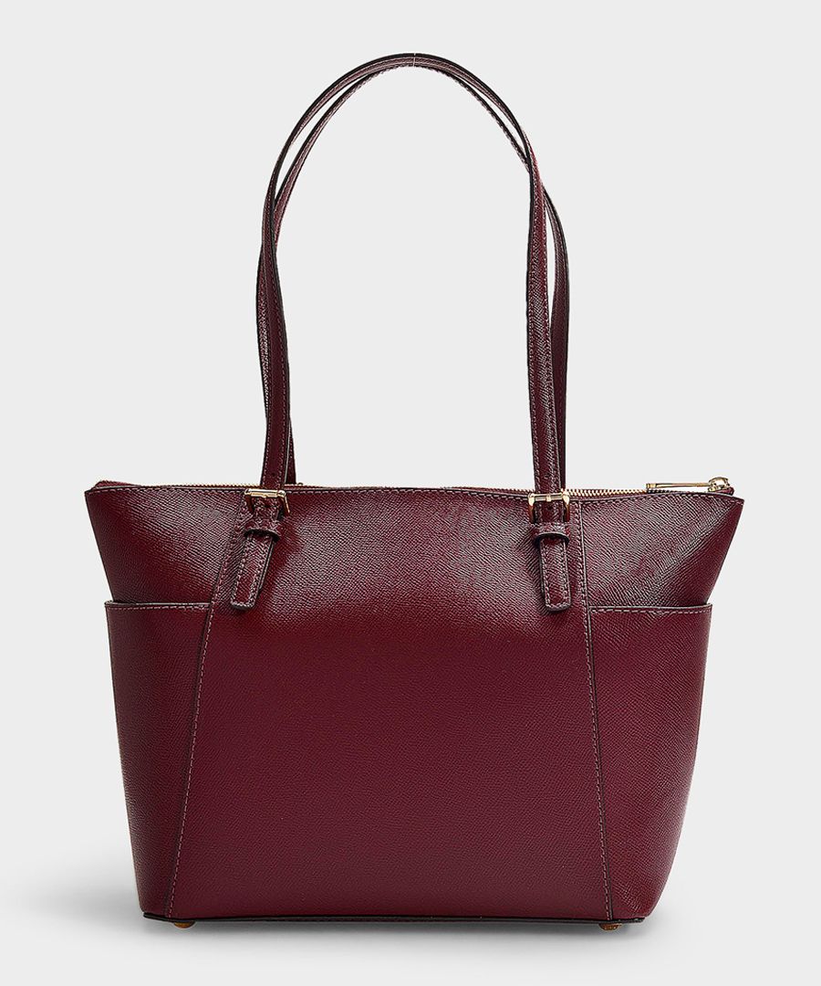 Distinctive glamour and elegant silhouettes are calling cards of diffusion line MICHAEL Michael Kors. Drawing inspiration from New York’s busy vibes to design its edit of shoes, bags and accessories, the label captures the jet-setter lifestyle and the all-American dream. Amongst its best-selling styles, it’s included the Jet Set shopper, the Rhea backpack and the Mercer tote.