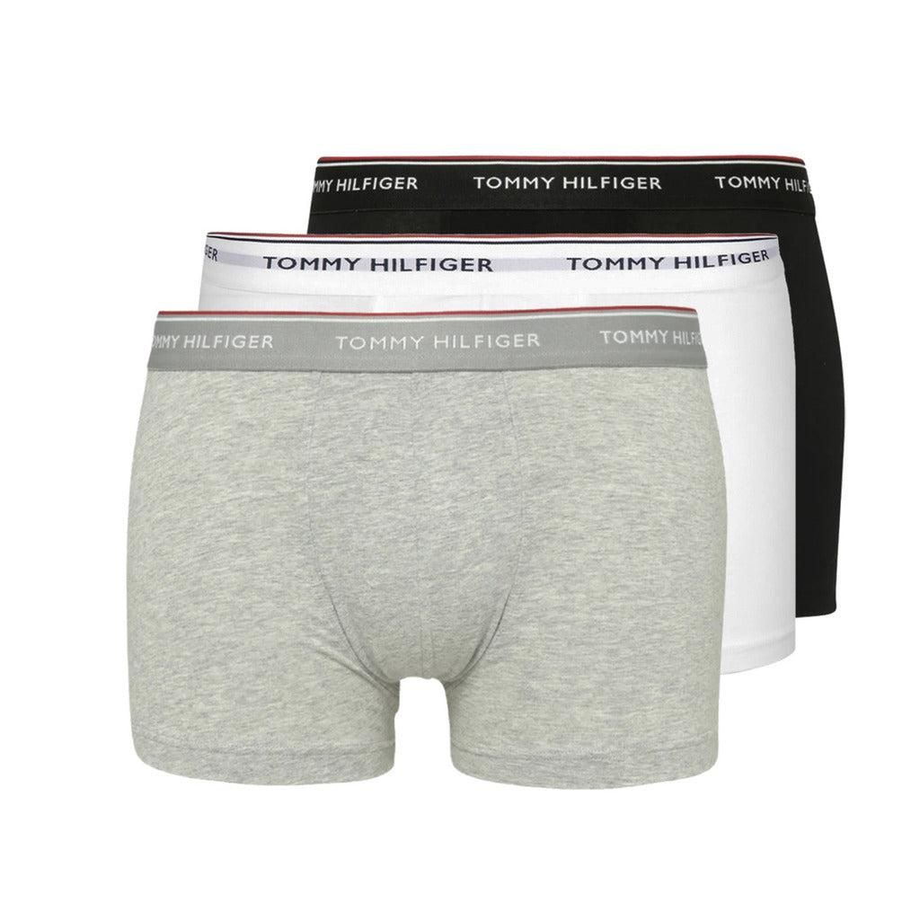 Gender:ManType:Boxer shortsBox:tri-packMaterial:cotton 95%elastane 5%Washing:wash at 40° CModel height, cm:185Model wears a size:M