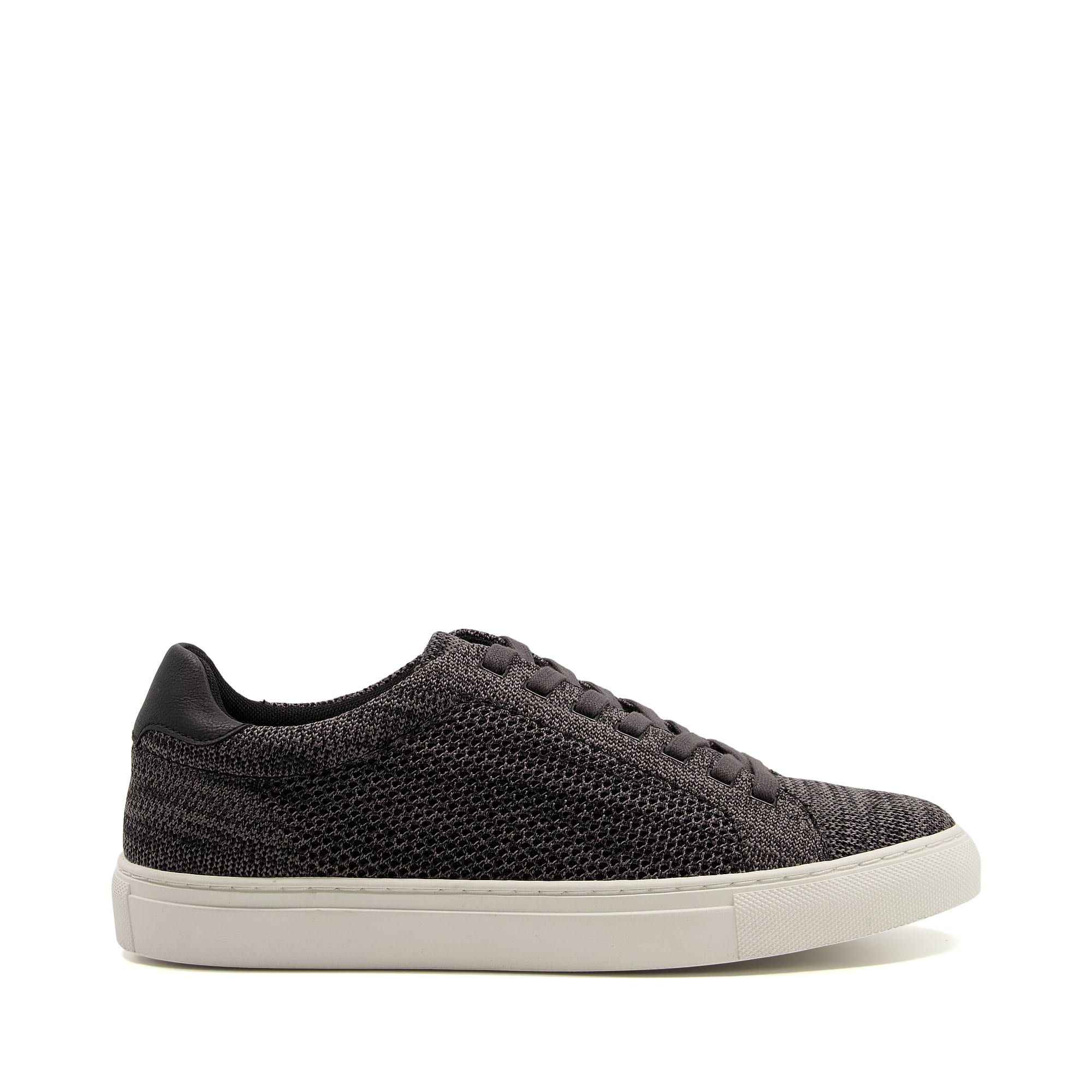 With a trend-led knitted upper and a retro-sneaker silhouette, these trainers are perfect for the summer months. This modern style is wonderfully comfortable and ideal for everyday wear.