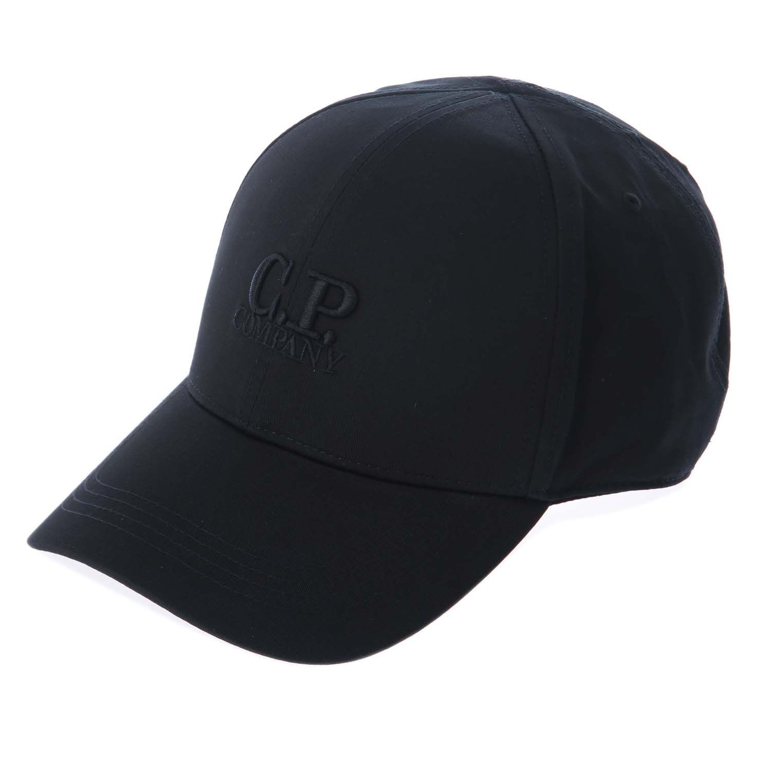 Mens C.P. Company Logo Cap in black.- Adjustable strap.- 6 panel construction.- Peak and the brands signature logo embroidered to the centre front.- Cotton twill.- 100% Cotton. Machine washable.- Ref: 12CMAC015A999