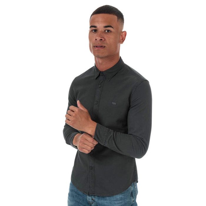 Mens Levi’s Slim Fit Long Sleeve Shirt in forged iron grey.<BR><BR>Classic collar.<BR>- Full button placket.<BR>- Long sleeves with double button cuffs.<BR>- Rounded hem.<BR>- Embroidered Levi’s housemark logo at left chest.<BR>- Slim fit.<BR>- 100% Cotton. Machine washable.<BR>- Ref: 86625-0000