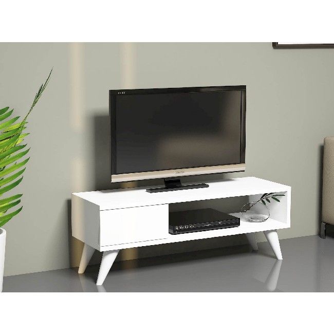 This stylish and functional TV cabinet is the perfect solution for television and all digital devices. Suitable for keeping accessories in order. Thanks to its design it is ideal for the living area. Easy-to-clean and easy-to-assemble assembly kit included. Color: White | Product Dimensions: W90xD30xH33 cm | Material: Melamine Chipboard, PVC | Product Weight: 11 Kg | Supported Weight: 15 Kg | Packaging Weight: W116xD39xH9 cm Kg | Number of Boxes: 1 | Packaging Dimensions: W116xD39xH9 cm.