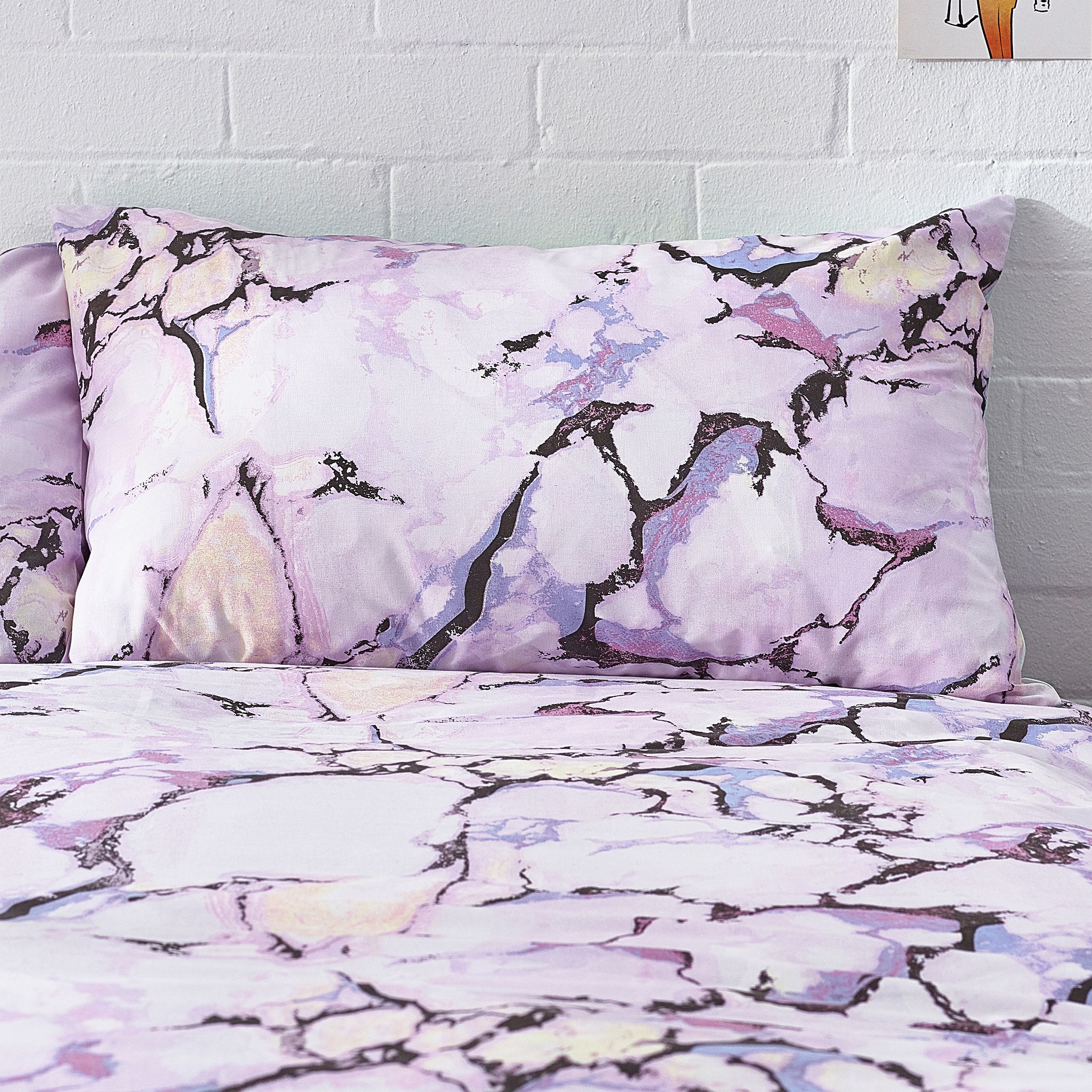 Add instant personality to your bedroom with this Marble duvet set. Featuring a vibrant pastel marble design. The marble design continues to the reverse in a mint green so you can switch the look when you need to.