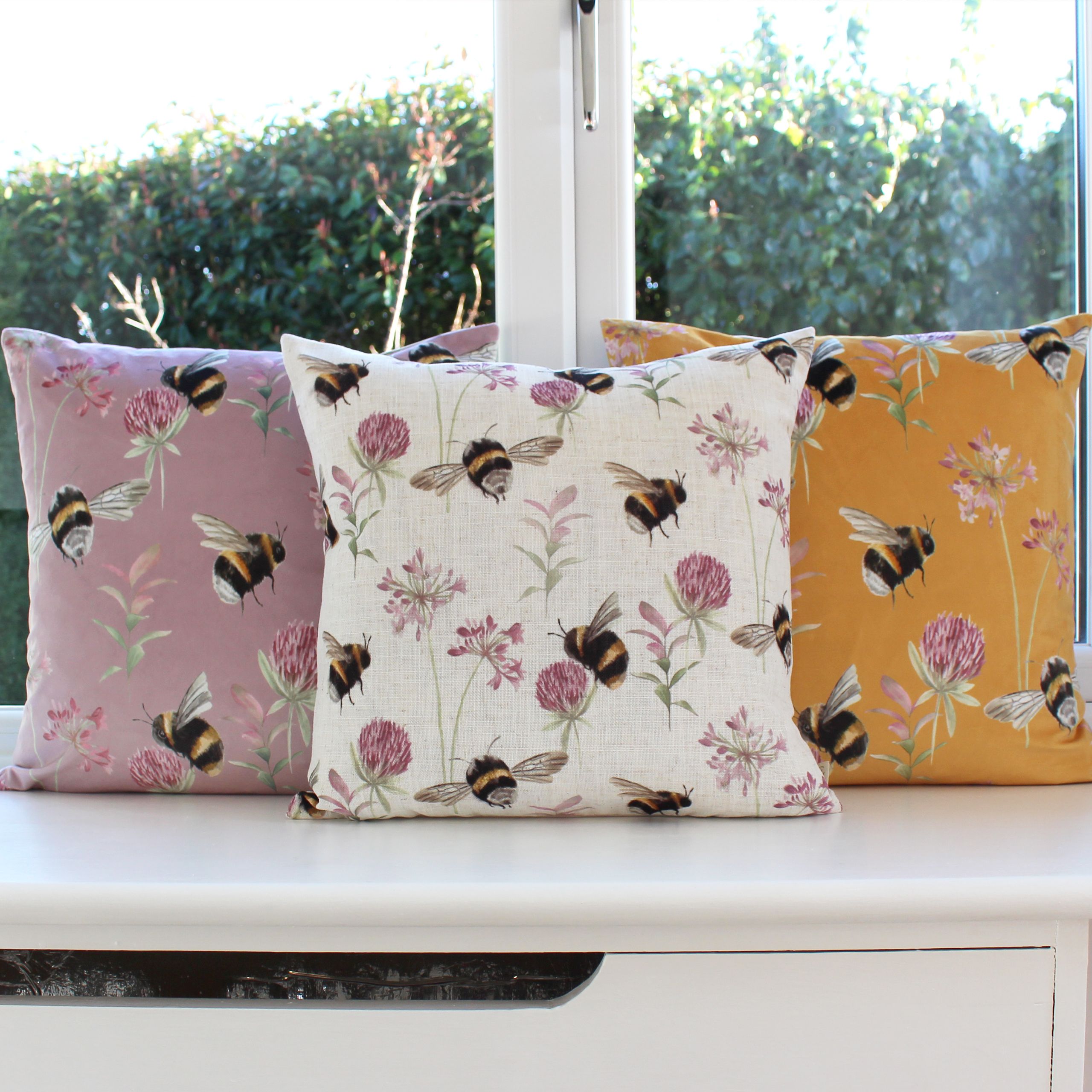 Bring a touch of the outdoors into your home with the Country Bee Garden cushion. The sweet hand-painted design, features bumble bees in flight surrounded by pretty florals. Finished on a linen-look fabric, a lovely addition to any home.