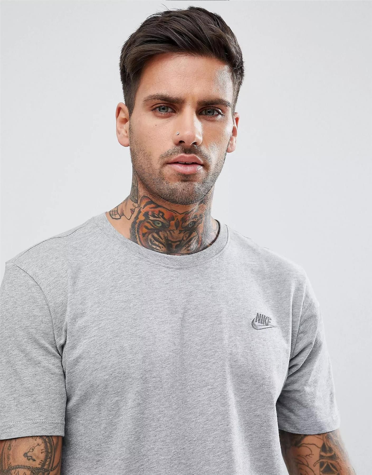Nike Sportswear T Shirt Club in Grey