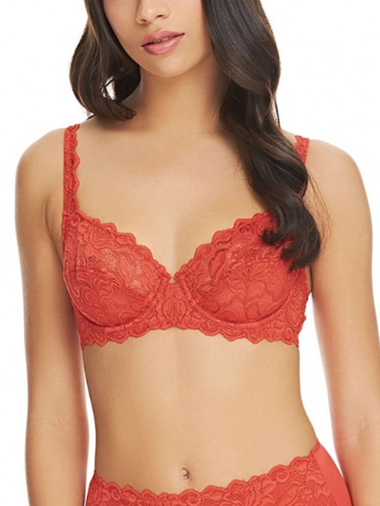 Wacoal Eglantine, this charming underwired balcony bra features transversal seams on the cups to provide a rounded shape to the bust and mesh sling side support panels are included inside the cups for forward projection of the bust for a flattering fit. The all-over stretch lace cups feature beautiful scalloped edges across the underbust and top cups and continue onto the straps for a stylish, chic touch. Complete with shine-effect side wings and adjustable satin straps.