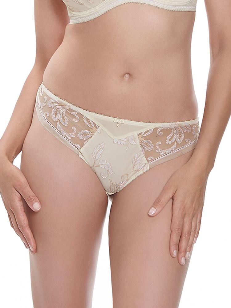Fantasie Sofia, this luxurious mid rise Brazilian thong is adorned in an indulgent embroidered lace with sheer side panels for an alluring look. Complete with minimal coverage on the rear with flat seams for a smooth look and finished with a delicate jewel detail in the centre. Size Guide: S (10), M (12), L (14), XL (16).