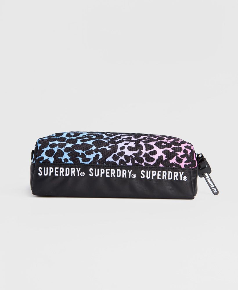 Superdry women's Repeat series pencil case. Rock your school or office with a Superdry pencil case, featuring a branded zip, and finished with embroidered Superdry branding across the length.L 24cm x H 8cm x D 8cm