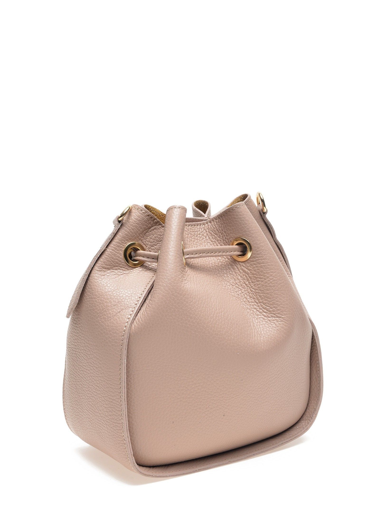 Shoulder Bag
100% cow leather
Top drawstring closure with tassel
Shoulder strap: 120 cm
Dimensions (L): 23.5x24x11 cm