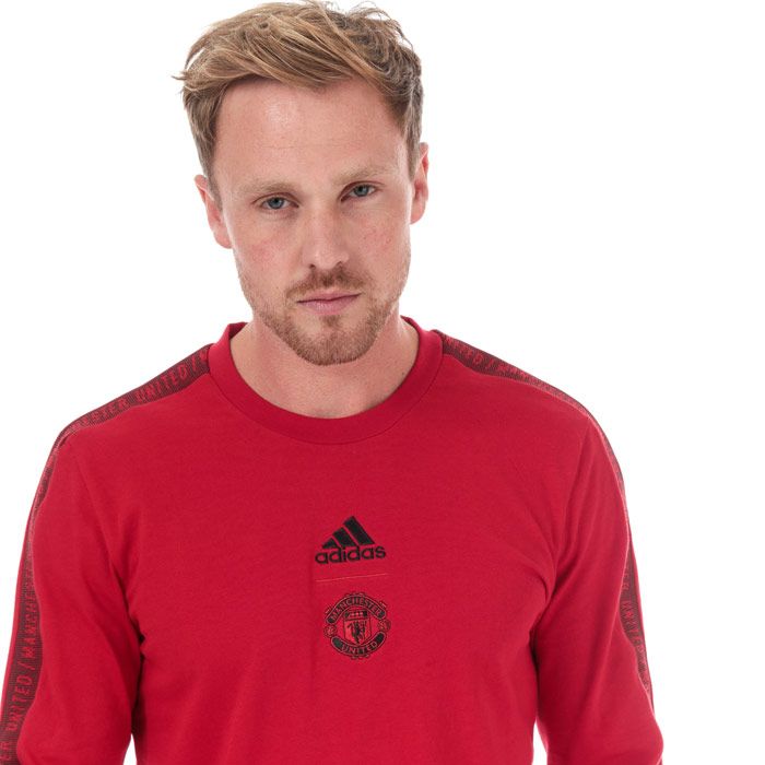 Mens adidas Manchester United Seasonal Special Long Sleeve T-Shirt in real red.<BR><BR>- Ribbed crew neck.<BR>- Long sleeves with ribbed cuffs.<BR>- Stretch club name tape at sleeves.<BR>- Embroidered adidas Badge of Sport logo and Manchester United crest at centre chest.<BR>- Tonal back neck tape.<BR>- Regular fit.<BR>- Main material: 100% Cotton.  Rib: 95% Cotton  5% Elastane.  Machine washable.<BR>- Ref: FJ7687