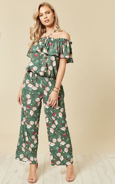 Embrace Spring florals with the Dreaming of Maui off the shoulder jumpsuit. With a ruffle off the shoulder neckline, relaxed fit and a halterneck tie, though the jumpsuit can also be worn without the necktie.