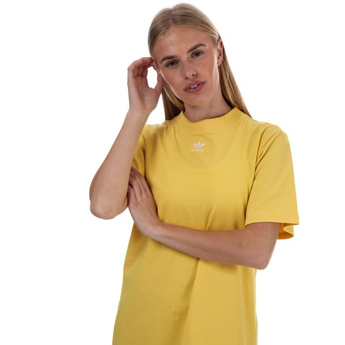 Womens adidas Originals Trefoil Dress in yellow. – Ribbed neck trim. – Short sleeves. – Uneven split hem. – Soft feel. – Printed and embroidered branding. – Large Trefoil logo to the back. – 92% Cotton  85 Elastane.  Machine washable. – Ref: FM3277