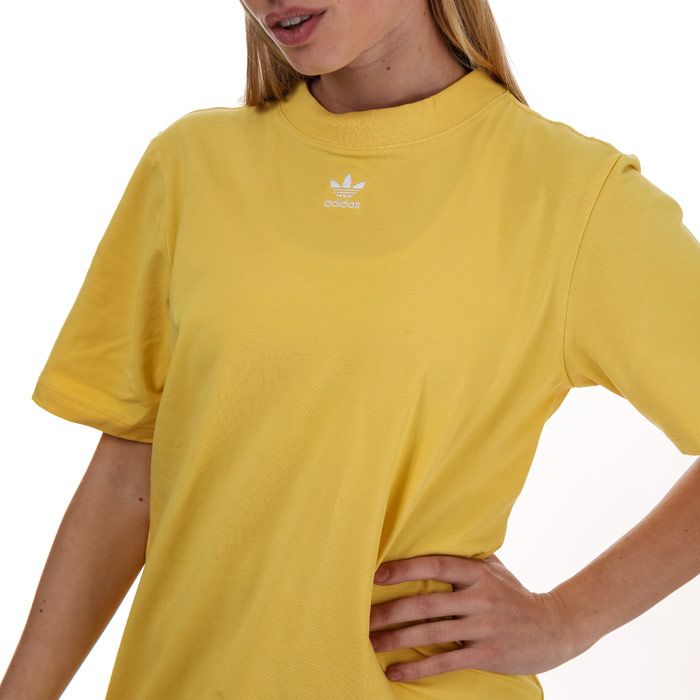 Womens adidas Originals Trefoil Dress in yellow. – Ribbed neck trim. – Short sleeves. – Uneven split hem. – Soft feel. – Printed and embroidered branding. – Large Trefoil logo to the back. – 92% Cotton  85 Elastane.  Machine washable. – Ref: FM3277