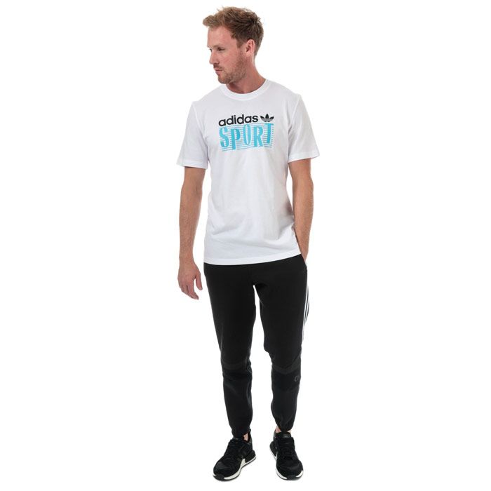Mens adidas Originals Linear Logo T-Shirt in white.<BR><BR>- Ribbed crew neck.<BR>- Short sleeves.<BR>- Retro-inspired graphic with linear logo printed to front. <BR>- Tonal back neck tape.<BR>- Regular fit.<BR>- Main material: 100% Cotton.  Machine washable.<BR>- Ref: FM3350