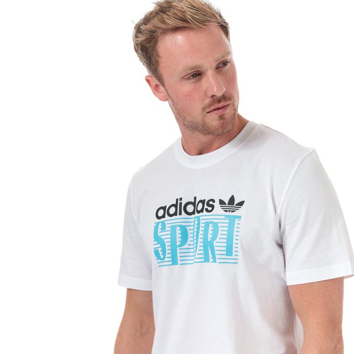 Mens adidas Originals Linear Logo T-Shirt in white.<BR><BR>- Ribbed crew neck.<BR>- Short sleeves.<BR>- Retro-inspired graphic with linear logo printed to front. <BR>- Tonal back neck tape.<BR>- Regular fit.<BR>- Main material: 100% Cotton.  Machine washable.<BR>- Ref: FM3350