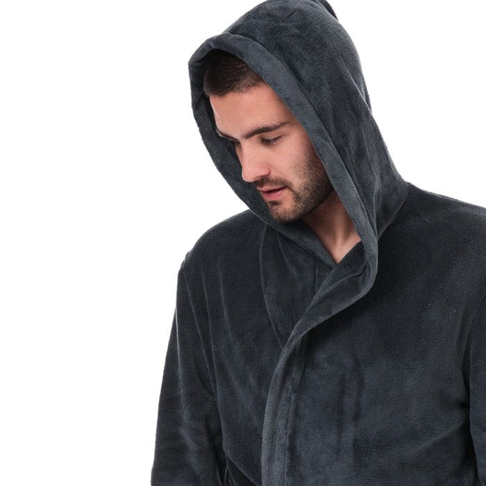 Mens Farah Rivero Hooded Dressing Gown in Navy – Hooded – Pockets to side – Belt fastening – Long sleeve – Branding to pocket – Shoulder to hem 37in approximately – 100% Polyester. Machine Washable – Ref: FR2P114687Measurements are intended for guidance only