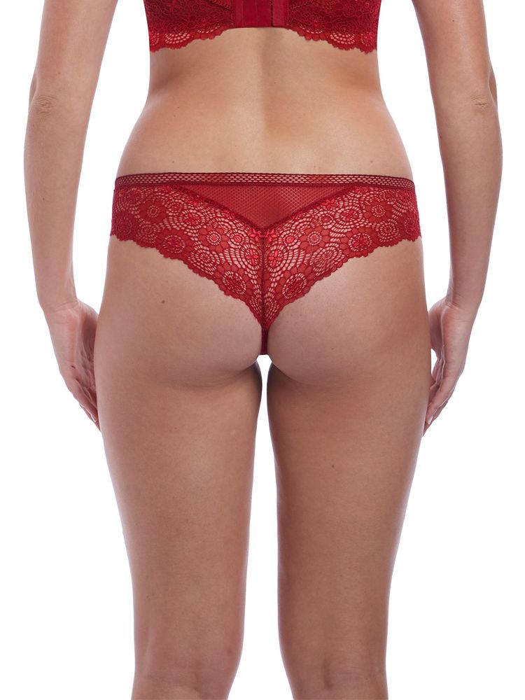 Uncover the Expression Brazilian style, featuring statement lace and geometric mesh to complete the look. The Brazilian styling offers less back coverage, alongside scalloped edging for a no VPL finish.