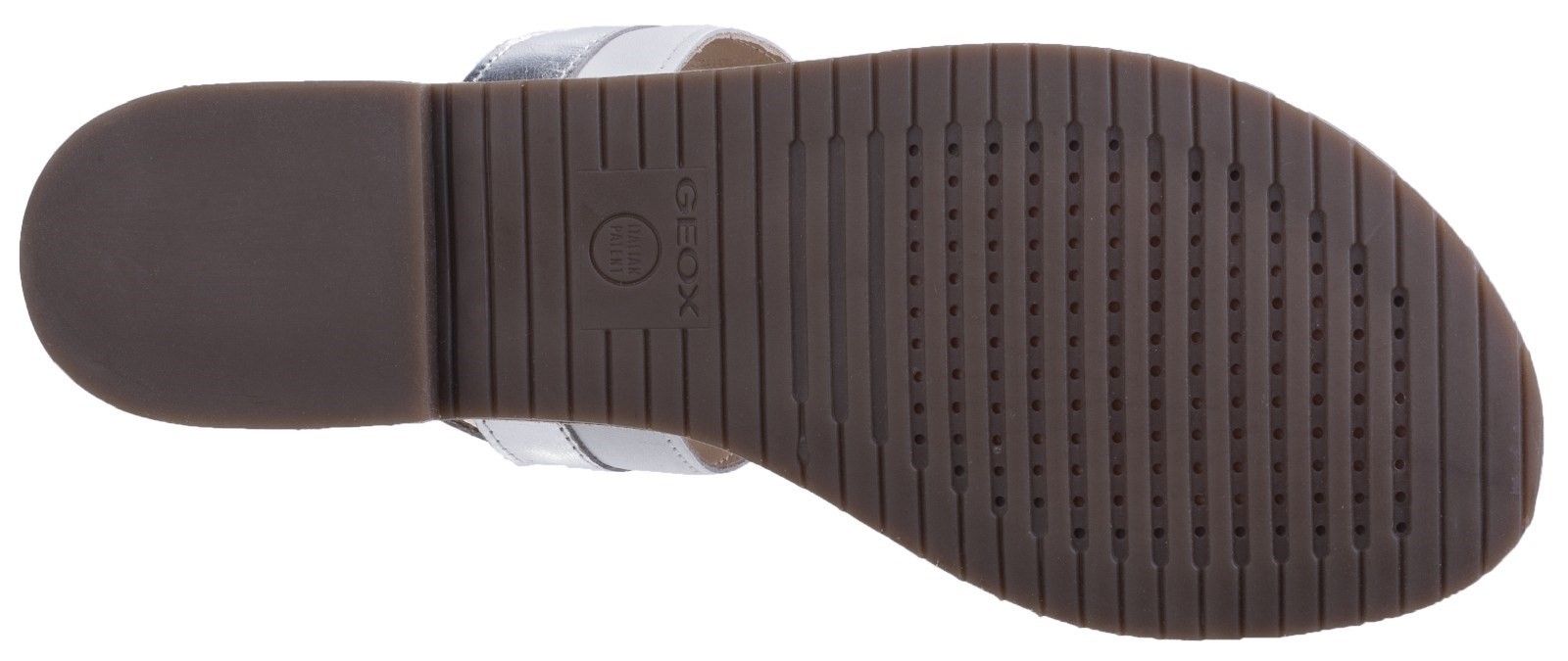 The protection and comfort offered by GEOX's patented rubber sole are now available for leather shoe lovers too. A special membrane adds water resistance to the natural breathability of the leather, thereby keeping your foot comfortable all day long.Essential. 
Leather. 
Easy To Put On. 
Full Leather Upper. 
Evergreen.
