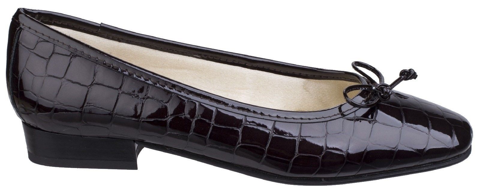 Riva brings in a twist to the traditional ballet with this elegant snake print court shoe.  A square toe gives a dynamic feel to your day-wear. Luxury patent leather upper with snake print. 
Gently padded soft textile lining. 
Smooth leather rim with leather bow. 
Cushioned leather footbed. 
Square front toe.