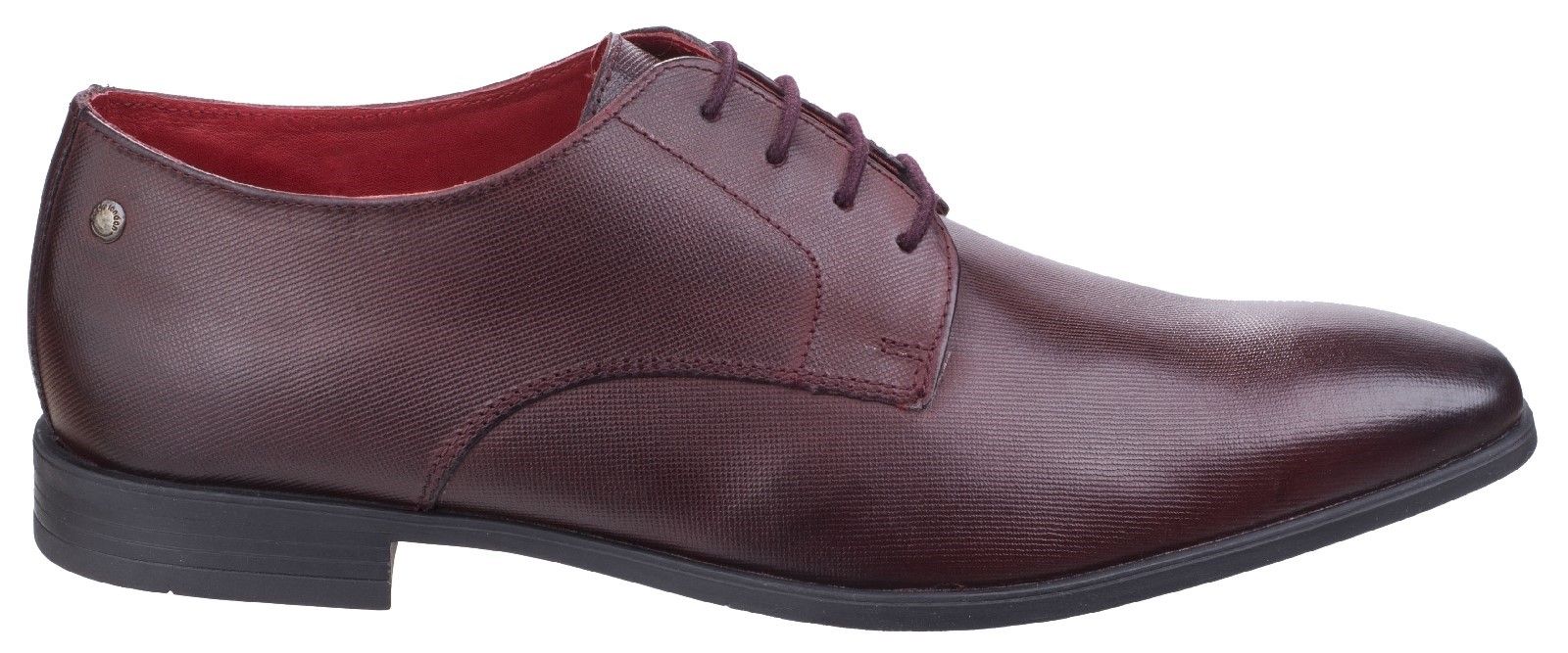 Shilling is a chiselled tip, plain toe derby from the Sterling range. A non-fussy design with simple but effective hold punch detailing on the open lacing. Its textured rubber sole provides a confident step, perfect for the morning commute. High quality waxy leather with deep shine. 
High quality leather lining.