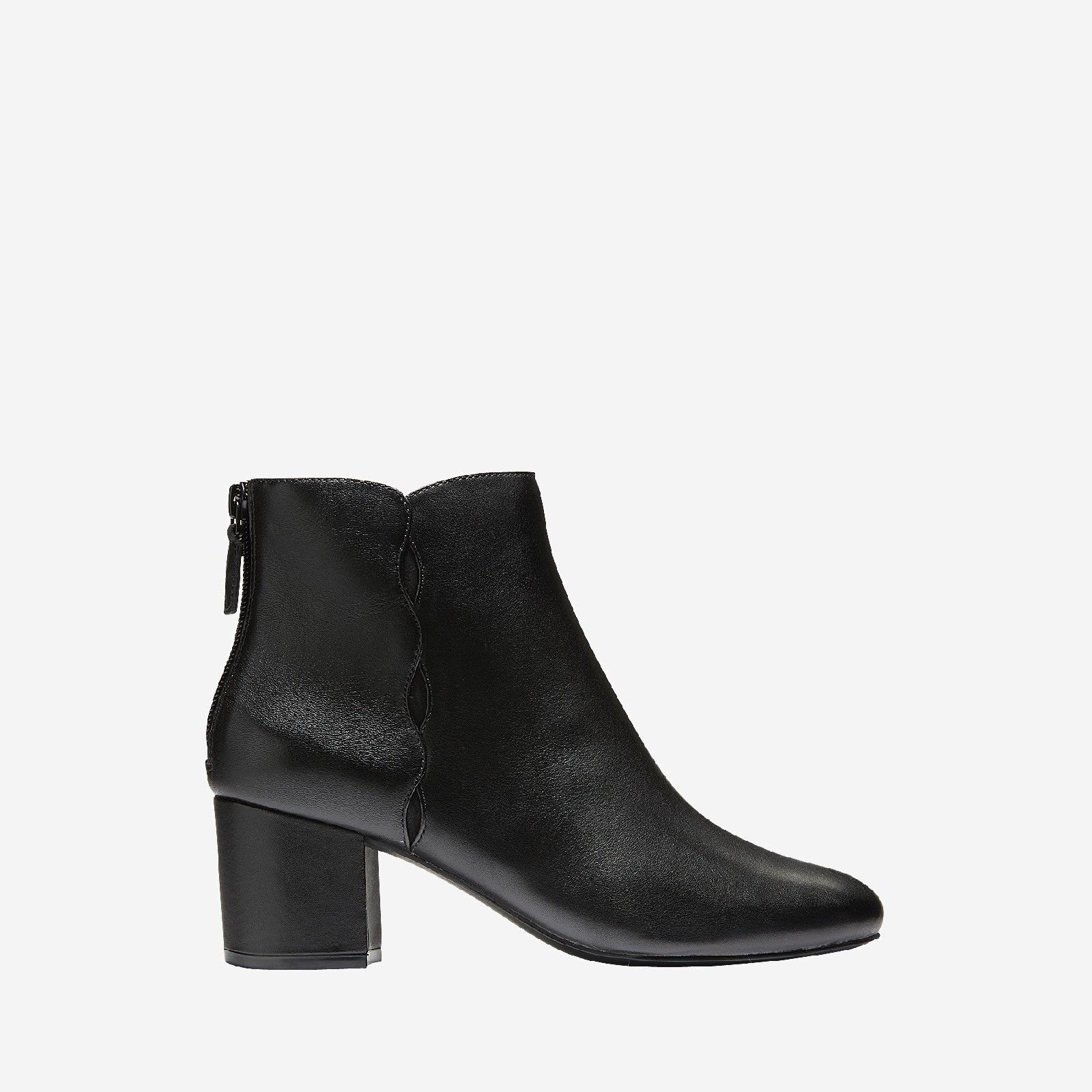 Designed with GRAND 360 technology, this bootie will be your go-to, everyday bootie that you can pair with any outfit. Leather upper with back zipper for easy entry..