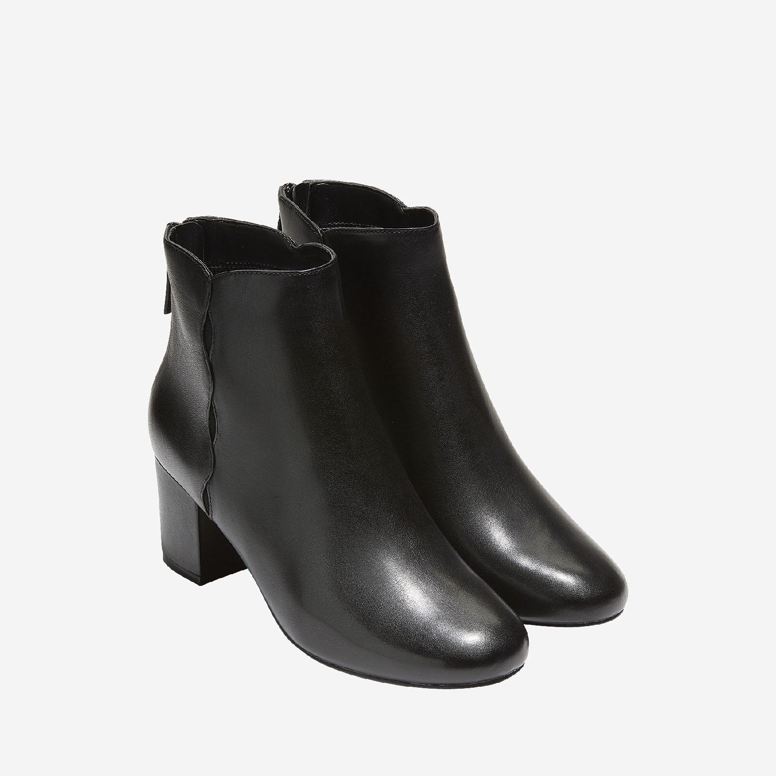 Designed with GRAND 360 technology, this bootie will be your go-to, everyday bootie that you can pair with any outfit. Leather upper with back zipper for easy entry..