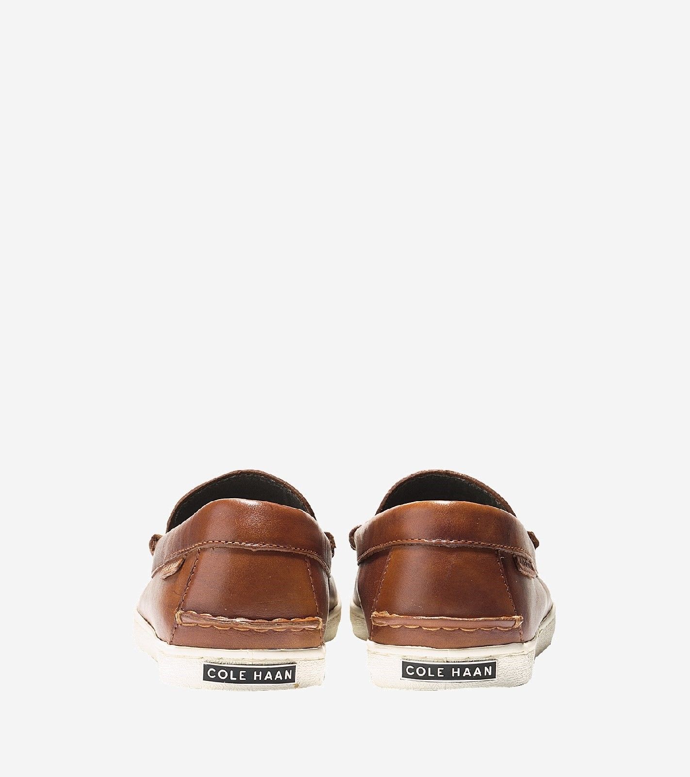 The Pinch Weekender Loafer is a modern take on the iconic penny loafer silhouette,a staple of ours for decades.Refering to the manner in which a cobbler 'pinches' the leather as it's sewn together. Our Grand.OS innovation delivers superior cushioning Grand.OS innovation. 
Pinched Sewn Leather. 
Superior Cushoning.