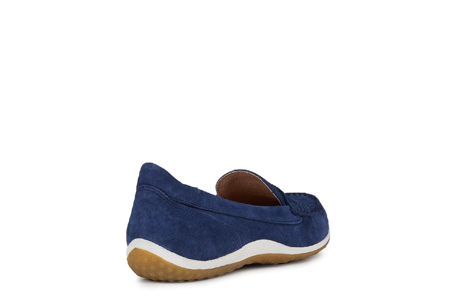 Exclusive patent. The combination of the perforated sole and resistant breathable and waterproof membrane allow for natural temperature regulation, creating the perfect microclimate inside the shoe.It keeps feet dry and comfortable for the whole day.Exclusive Patent. 
Perforated Sole. 
Breathable and waterproof membrane.