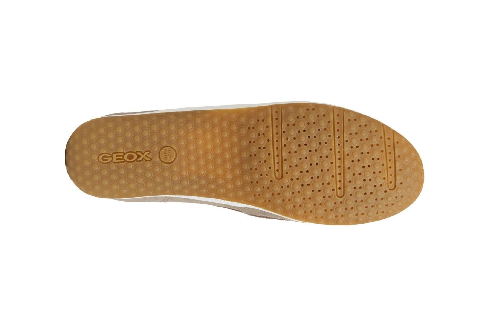 Exclusive patent. The combination of the perforated sole and resistant breathable and waterproof membrane allow for natural temperature regulation, creating the perfect microclimate inside the shoe.It keeps feet dry and comfortable for the whole day.Exclusive Patent. 
Perforated Sole. 
Breathable and waterproof membrane.