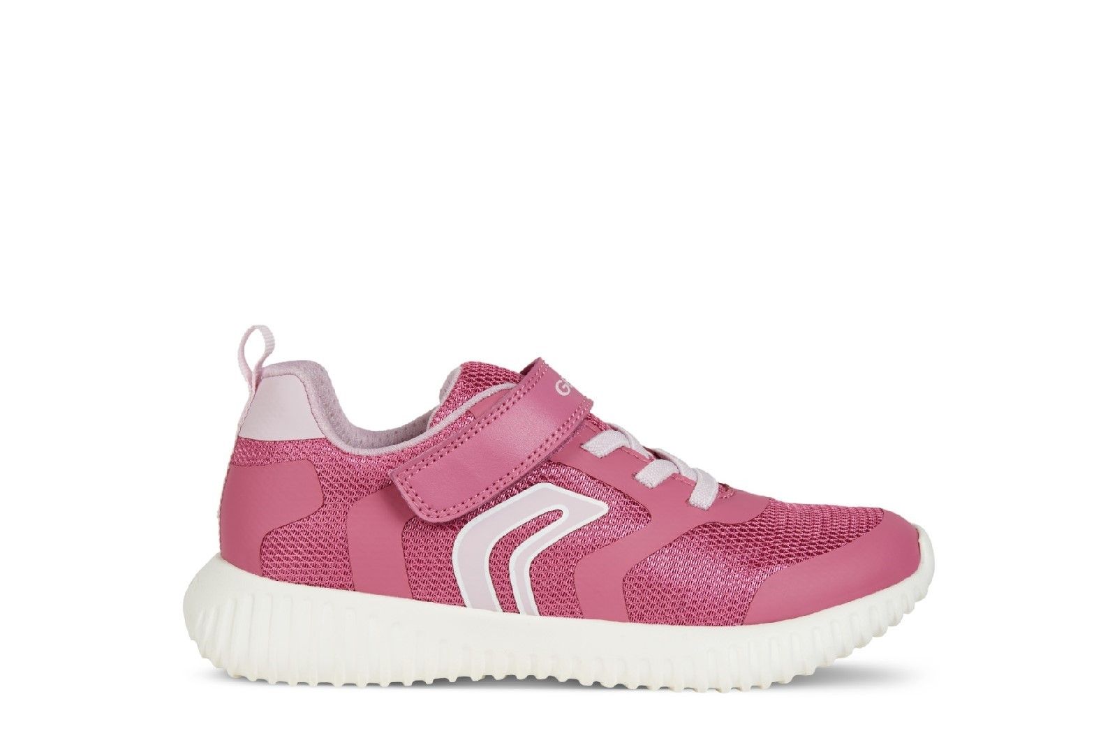 Strong and comfortable.Exclusive patent. Perforated sole. Resistant breathable and waterproof membrane allow for natural temperature regulation, creating the perfect microclimate inside the shoe that keeps feet dry and comfortable for the whole day.Perforated Sole. 
Super Lightweight Outsole.
