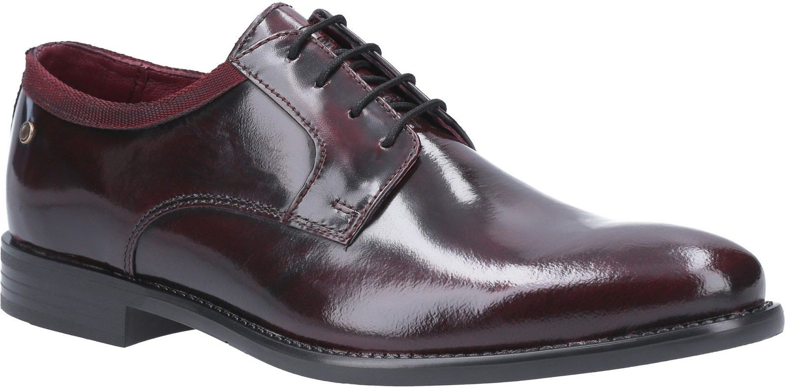 Nero Hi Shine is a crisp statement shoe from our new Base London Vino collection. With its prominent resin outsole, this Nero Oxford shoe offers a nostalgic nod to vintage style, whilst delivering a fashion forward contemporary feel.Derby Shoe. 
Resin Sole.