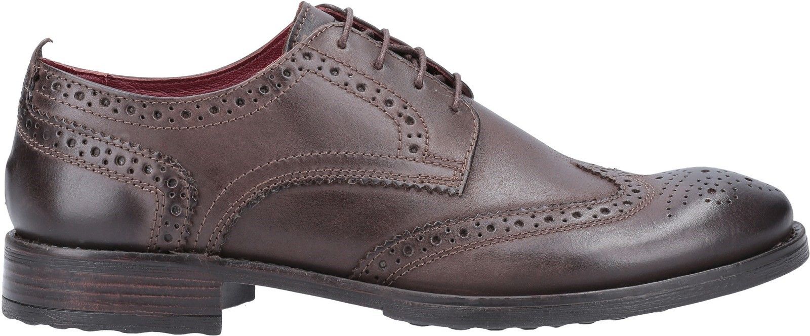 This Italian inspired Tipple Collection features the stylish Porter burnished brogue. In this 4-lace structure, you'll be turning heads on your commute.The intricate brogue detailed uppers oozes style while the textured sole offers a confident step. Brogue Shoe. 
Rubber Sole.