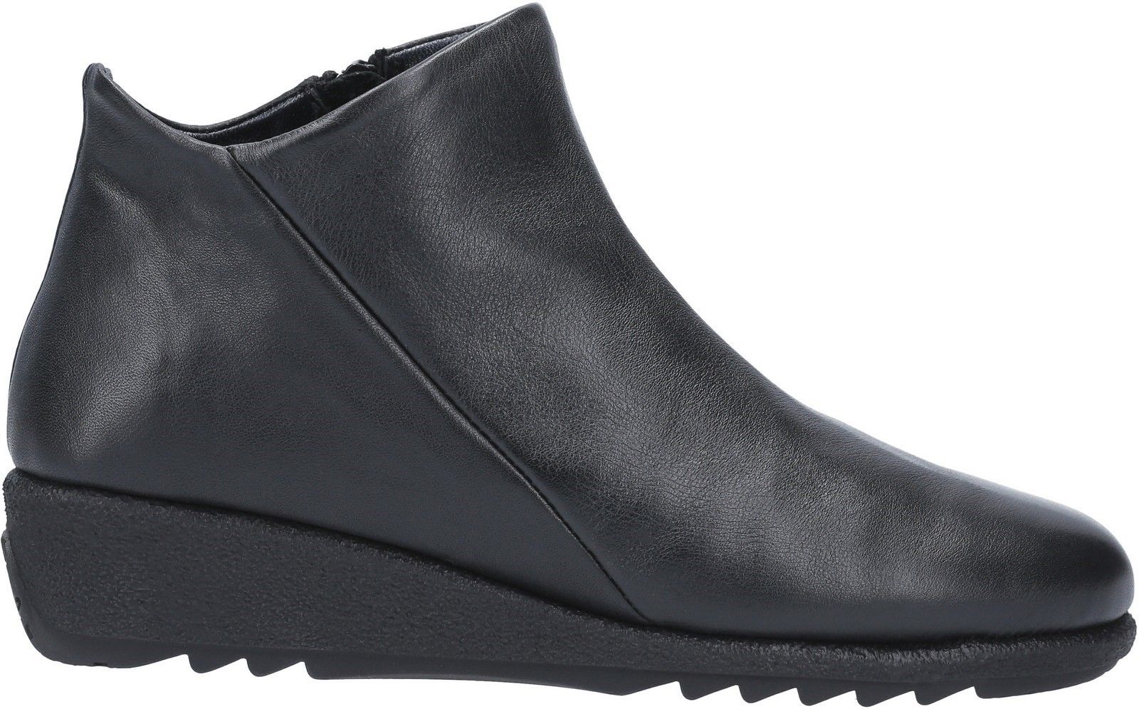 The Loaf Leather Ankle boot from Riva, is a stylish ladies boot with a side zip for easy on and offLeather Upper. 
Side Zip.