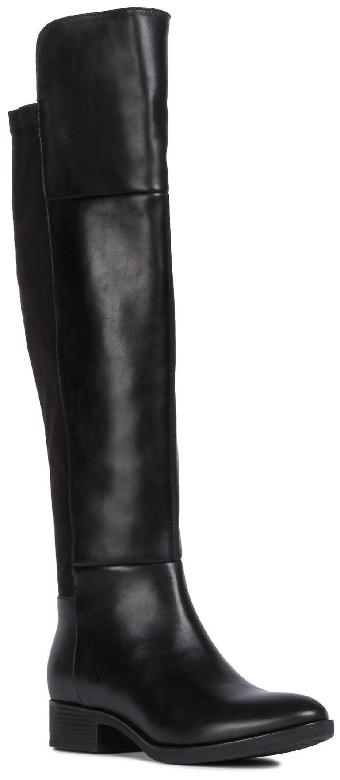 Exclusive patent. The combination of the perforated sole and resistant breathable and waterproof membrane allow for natural temperature regulation, creating the perfect micro-climate inside the shoe.It keeps feet dry and comfortable for the whole dayExclusive Patent. 
Perforated footbed. 
Resistant outsole.