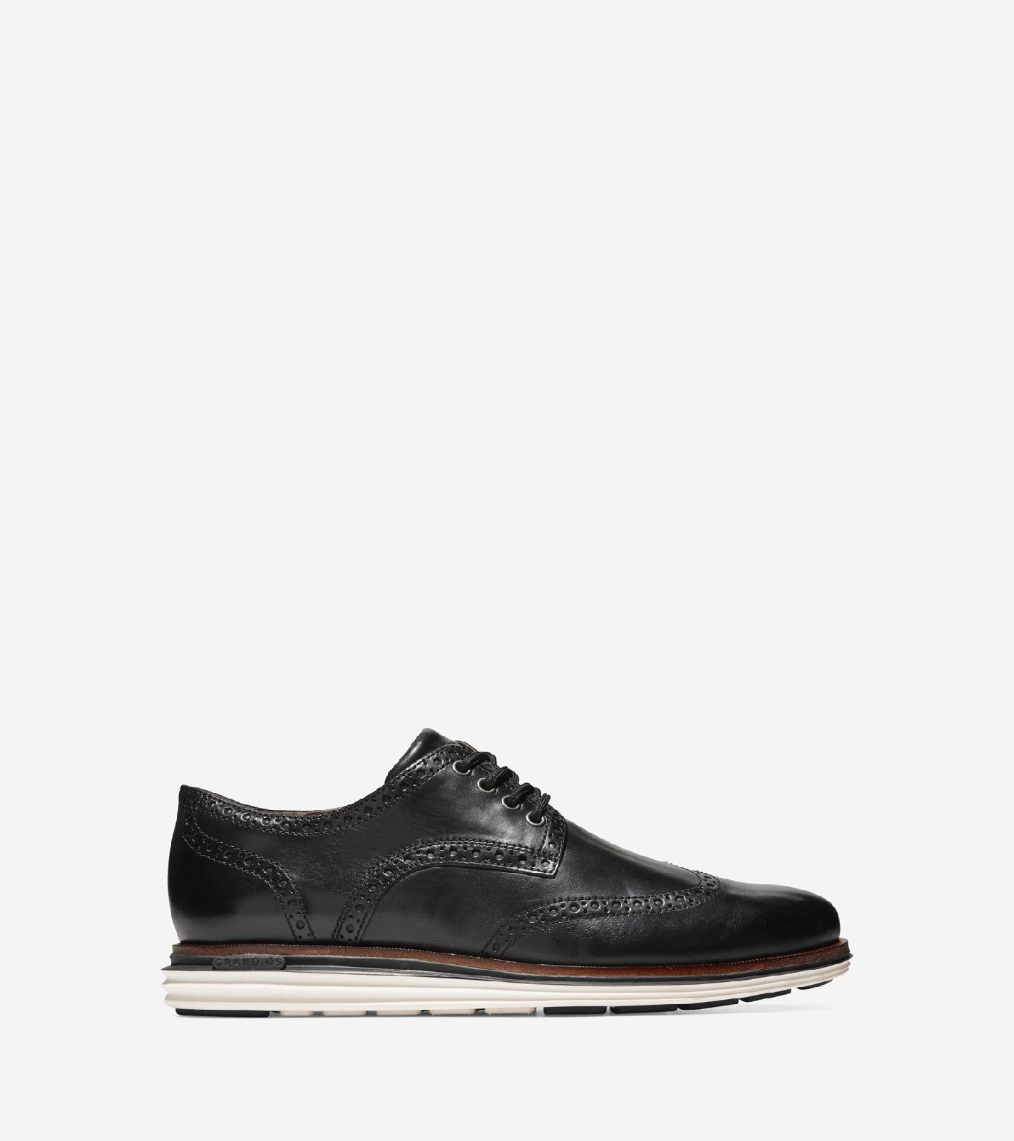 The OriginalGrand Wingtip Oxford is wrapped in sleek leather and finished with traditional brogue detailing. Sturdy soles feature GRANDFOAM footbed for a supremely comfortable fit that goes the distance. Premium leather uppers. 
Mesh lining with leather accents. 
Dual density EVA outsole with rubber pods for comfort. 
Grand O.S. technology.
