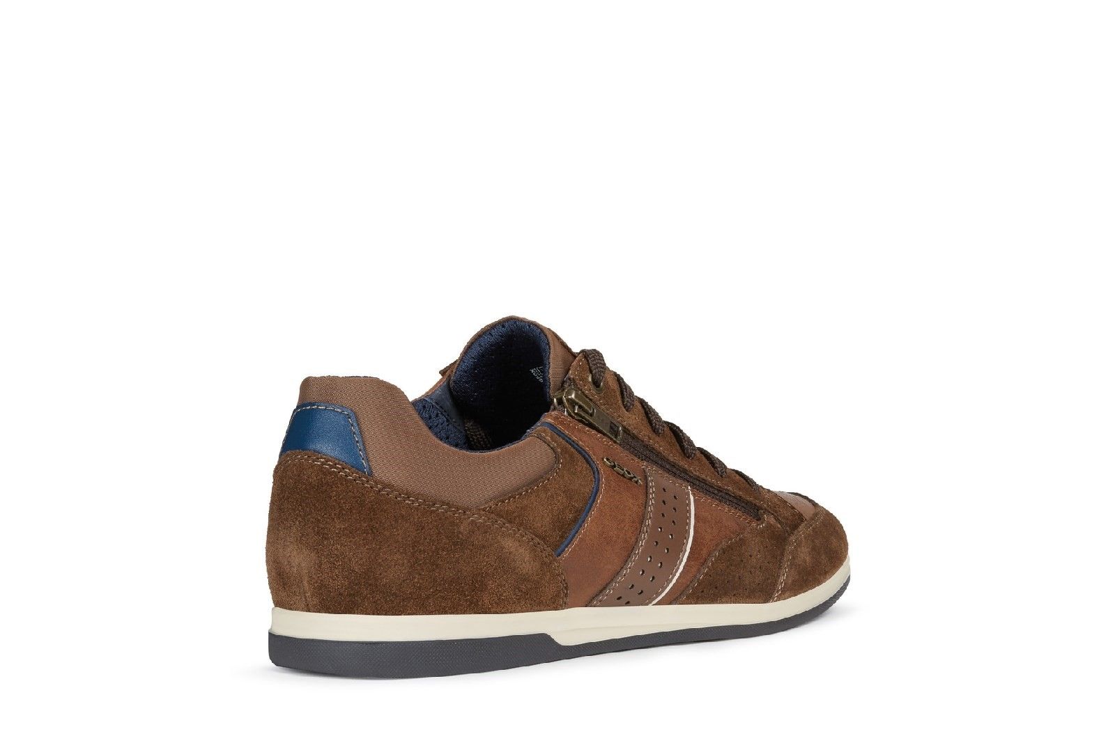 The Geox rubber sole is based on an exclusive patent: the combination of the perforated sole and the breathable and waterproof membrane allow natural temperature regulation, creating the perfect micro-climate that keeps feet dry and comfortable.Exclusive Technology. 
Perforated footbed. 
360 Degree breathability.