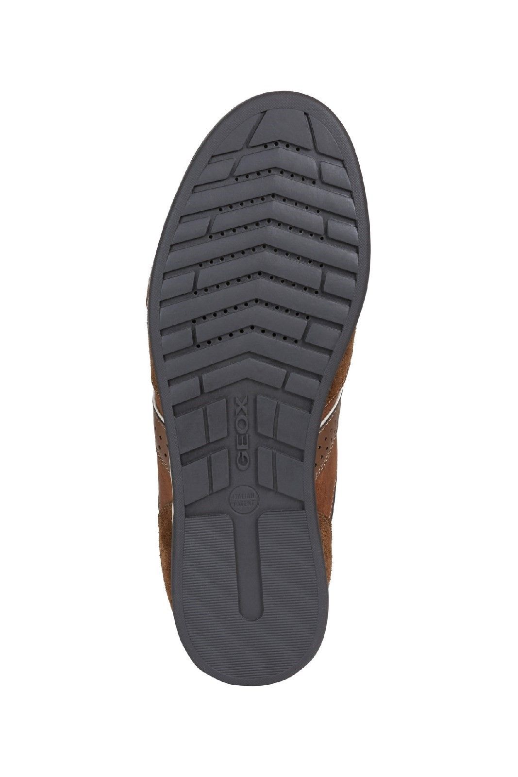 The Geox rubber sole is based on an exclusive patent: the combination of the perforated sole and the breathable and waterproof membrane allow natural temperature regulation, creating the perfect micro-climate that keeps feet dry and comfortable.Exclusive Technology. 
Perforated footbed. 
360 Degree breathability.