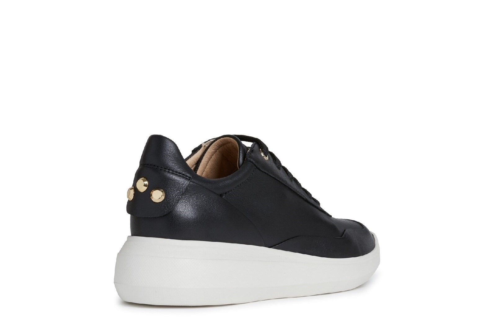 The Geox rubber sole is based on an exclusive patent: the combination of the perforated sole and the breathable and waterproof membrane allow natural temperature regulation, creating the perfect micro-climate that keeps feet dry and comfortable.Exclusive Patent. 
360 Degree breathability. 
Resistant outsole.