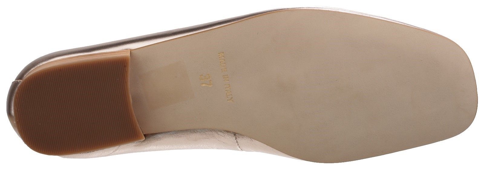 Riva Provence is an elegant ballerina with decorative bow detailing and square toe shape. Ideal wear for all occasions as can be easily dressed up or down. Provence is an elegant slip-on court shoe from 'Riva'. 
Crafted with a smooth leather upper finished with a simple bow and toggle feature. 
Sits on a low block heel.