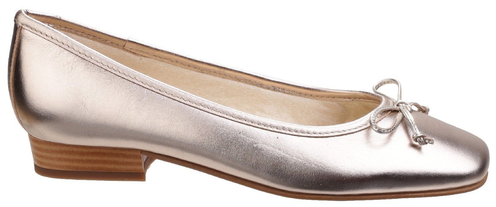 Riva Provence is an elegant ballerina with decorative bow detailing and square toe shape. Ideal wear for all occasions as can be easily dressed up or down. Provence is an elegant slip-on court shoe from 'Riva'. 
Crafted with a smooth leather upper finished with a simple bow and toggle feature. 
Sits on a low block heel.